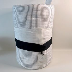 Hearth and hand quilt